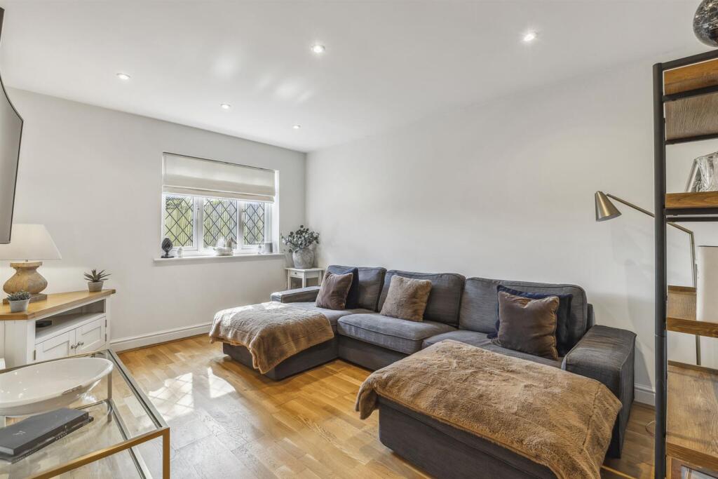 89601_1B Mytchett Road Mytchett(2)_low.jpg