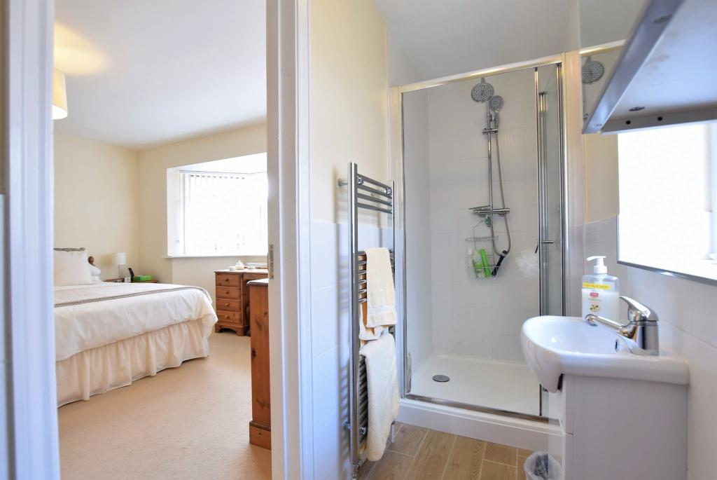 EN SUITE SHOWER ROOM
