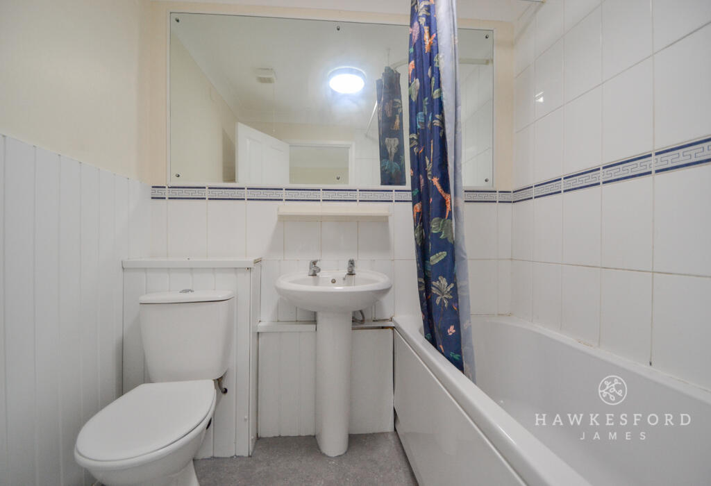 Pavilion Drive, Sittingbourne -  Bathroom