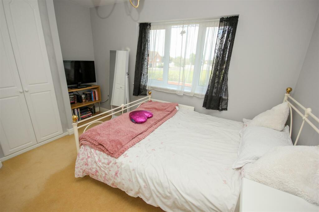 Bedroom 2a.jpg