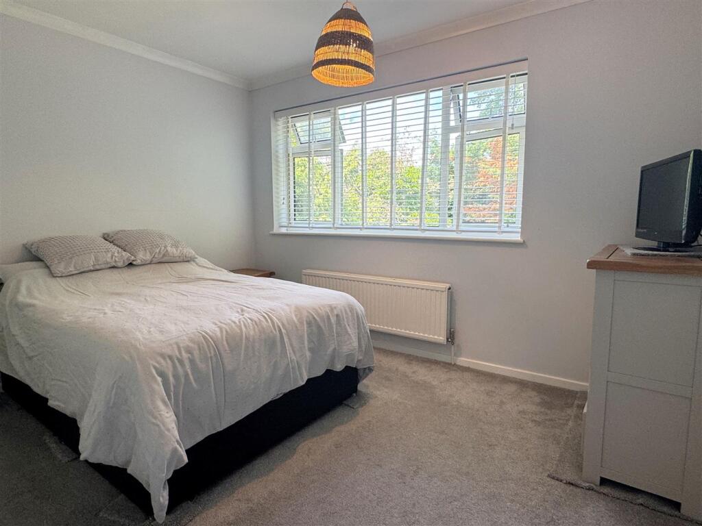 Bed 1.JPG