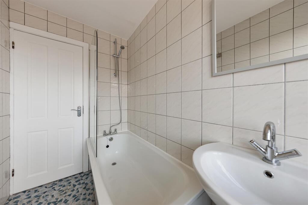 Bulwer Court Road E11