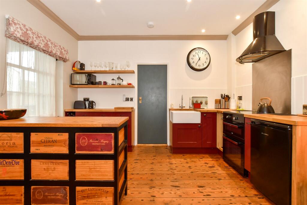 Kitchen/ Living Area