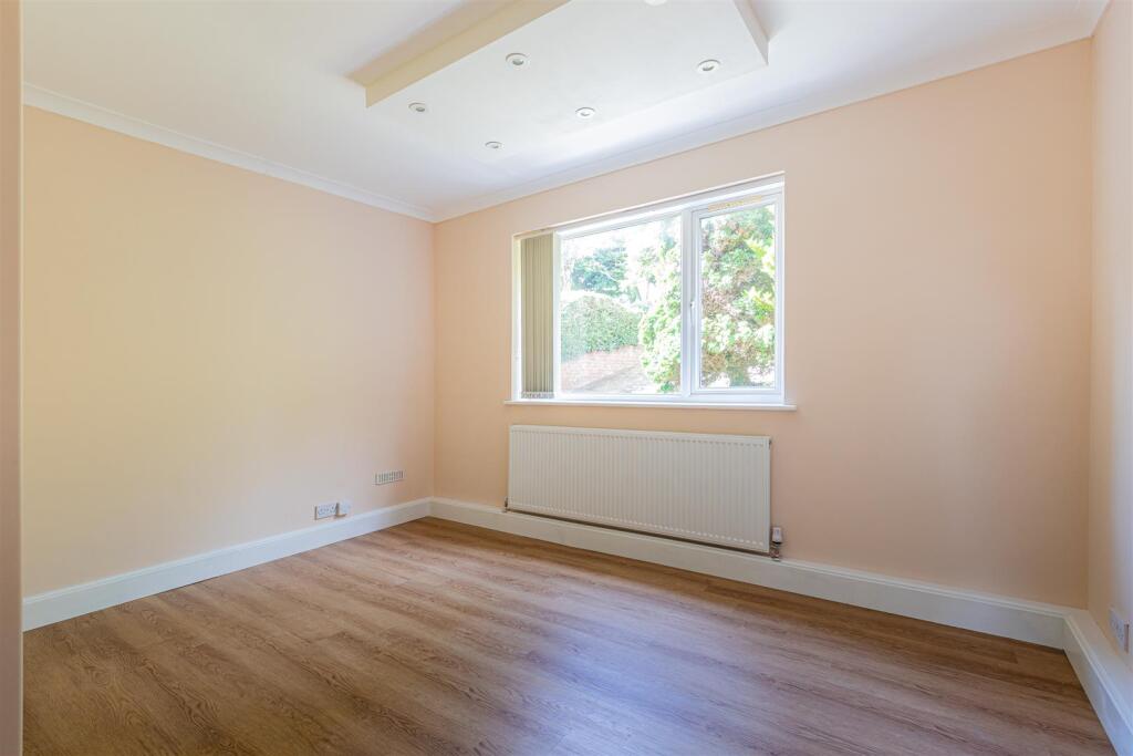 Carisbrooke Way 13a-9.jpg