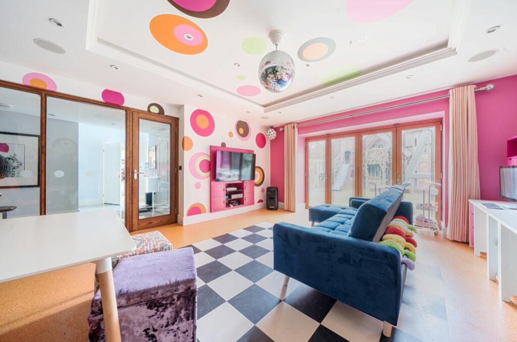 Paly Room