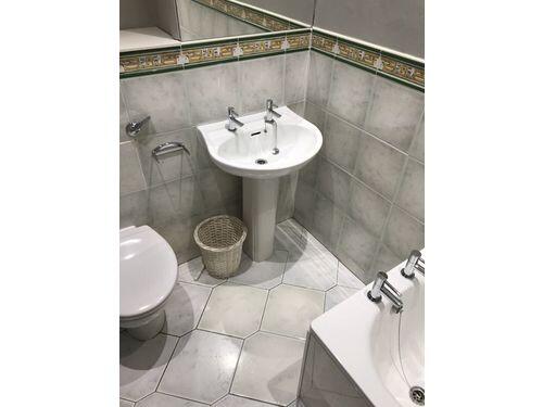 bathroom drumsheugh.jpeg