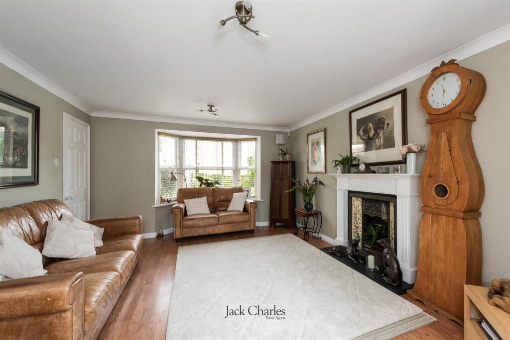 44 The Haydens, TN9 1NS 005.jpg