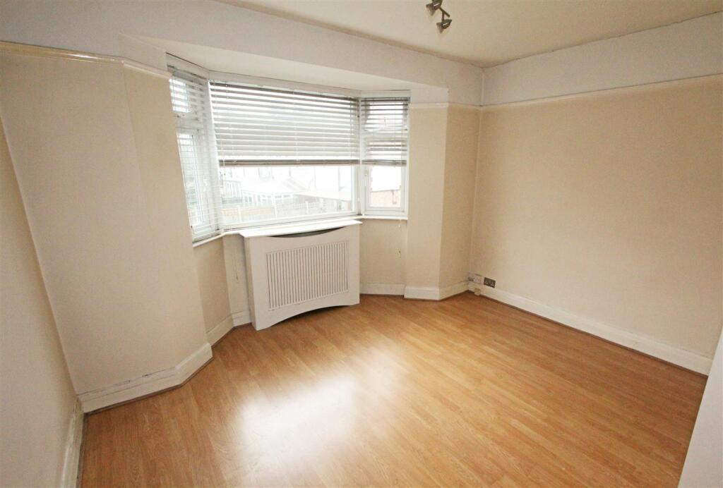 09 IMG_4711 bed1.jpg