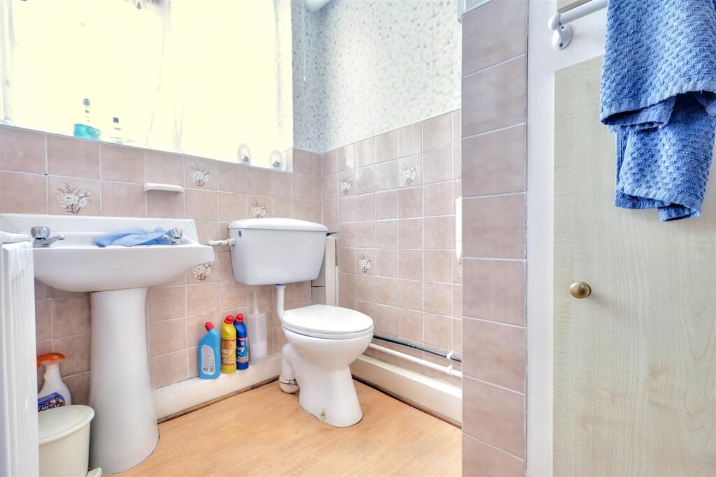 Bathroom_1.jpeg