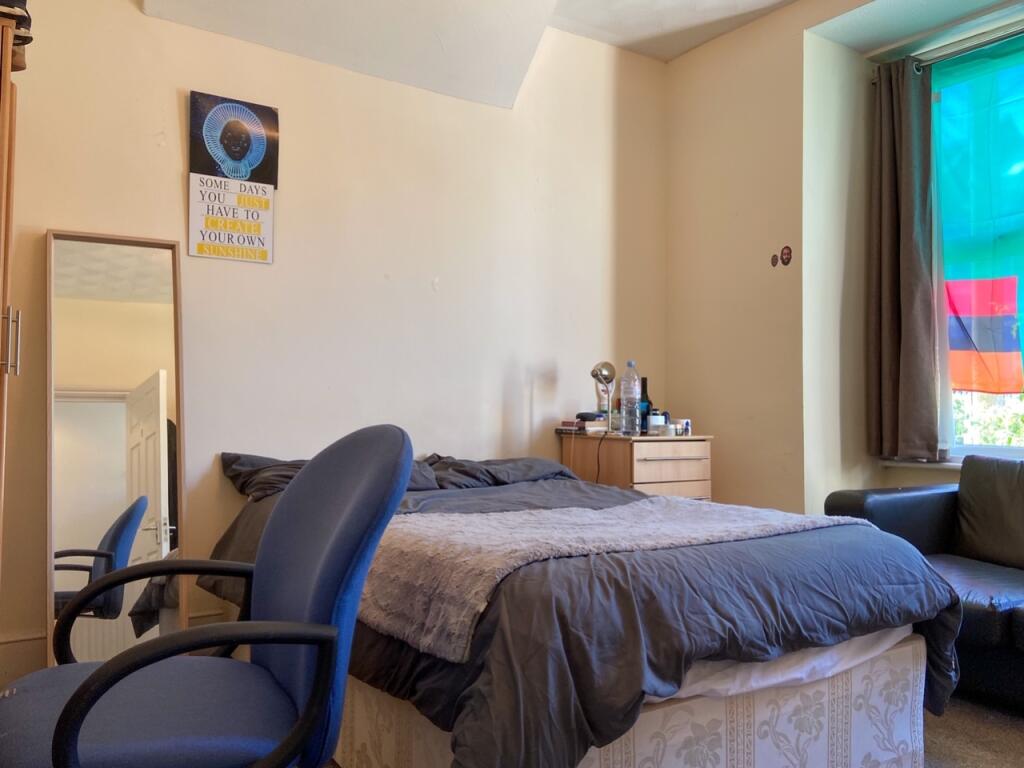 64 Brading Road Bedroom 1