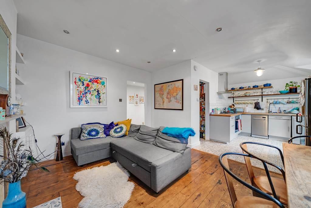 02-a83081983 - HG...