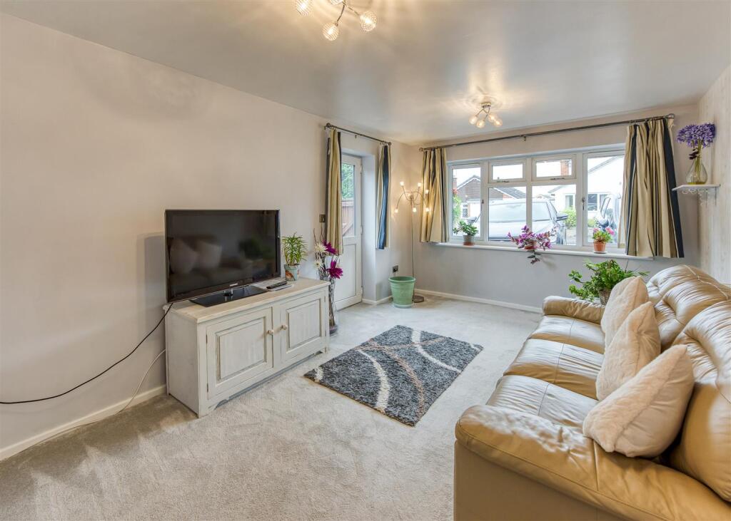 8 Barrington Close-21.jpg