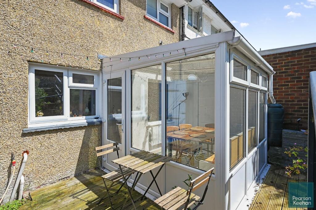 24 Dean Close, BN41 (16).jpg