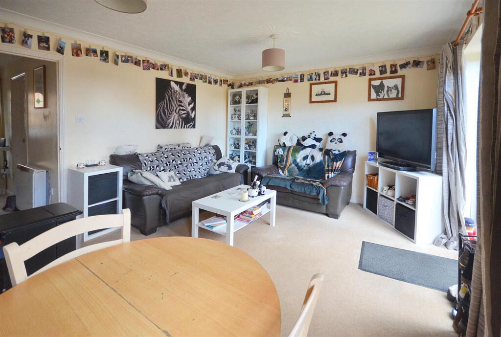 Sitting/Dining Room