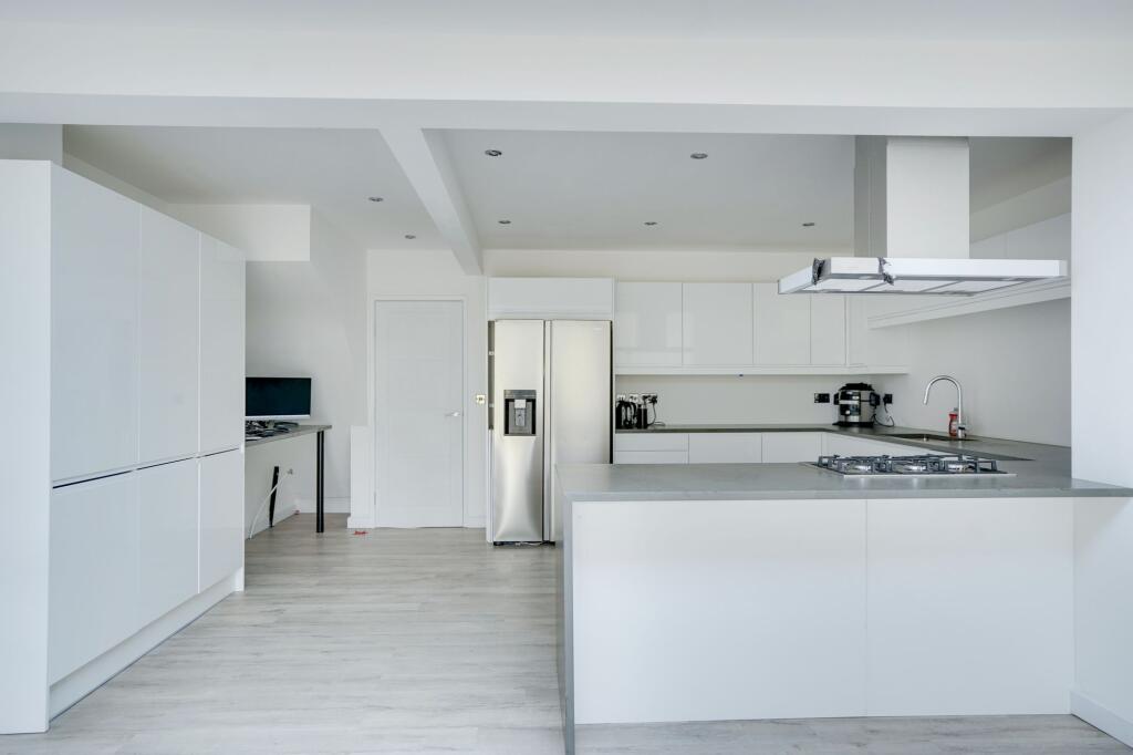 Stretton Avenue, Newmarket, CB8