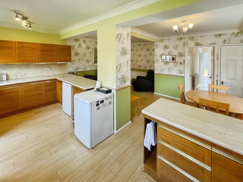 b7ba444e--40E3-B4BD-E2206F421E06-58171-00000833816