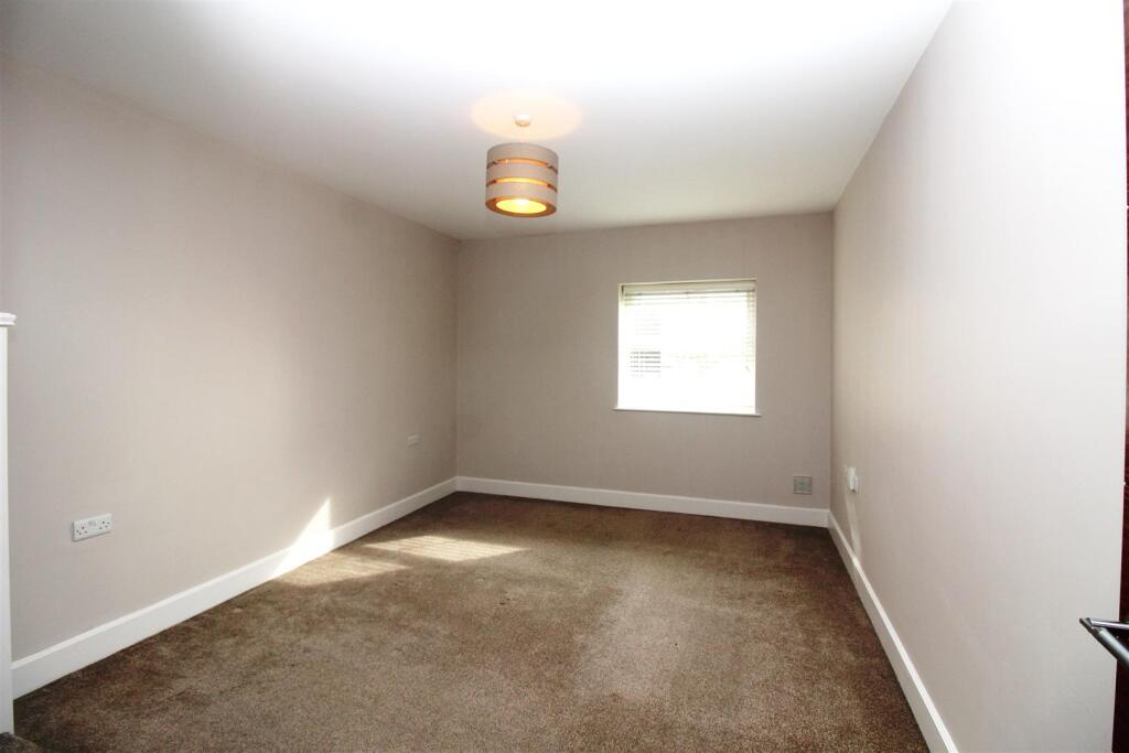 Bedroom 1.jpg