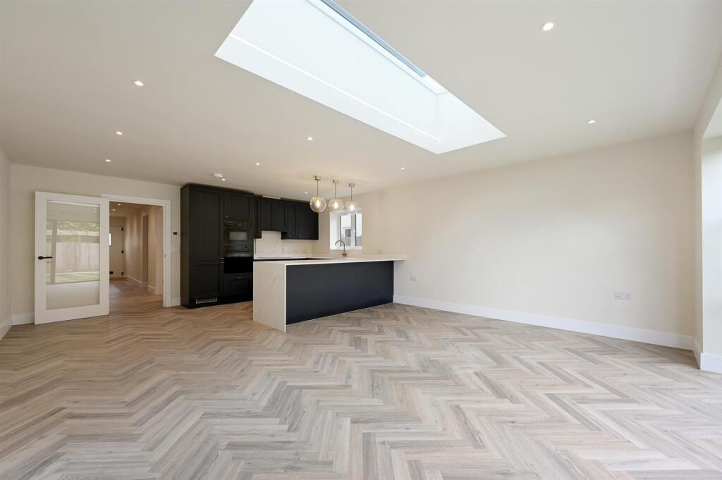 Lounge to Kitchen.jpg