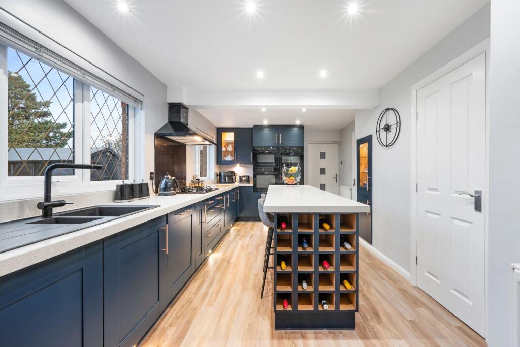 8 Greenway Close HDR (Kitchen)-1.jpg