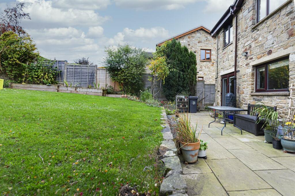 Bramleys Estate Agents - Maple Grove (63).jpg