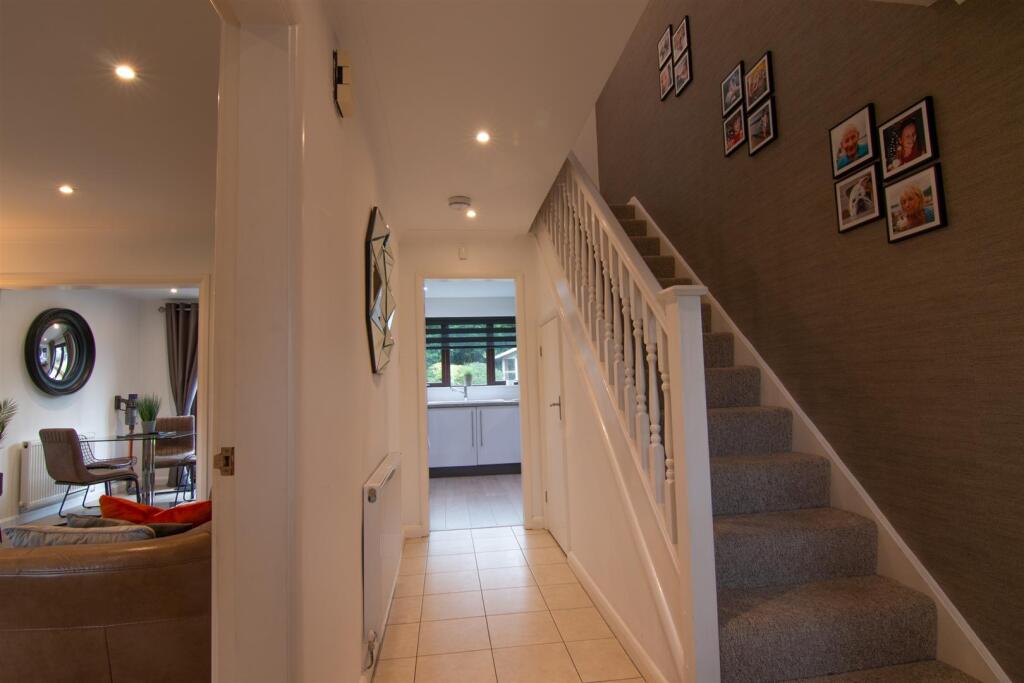 10. HALL STAIRS KITCHEN LIVING DINER.jpg