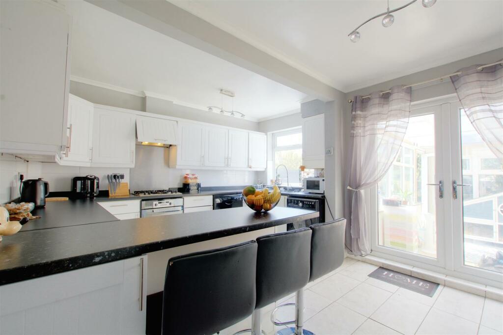 DSC_3168kitchen diner.jpeg