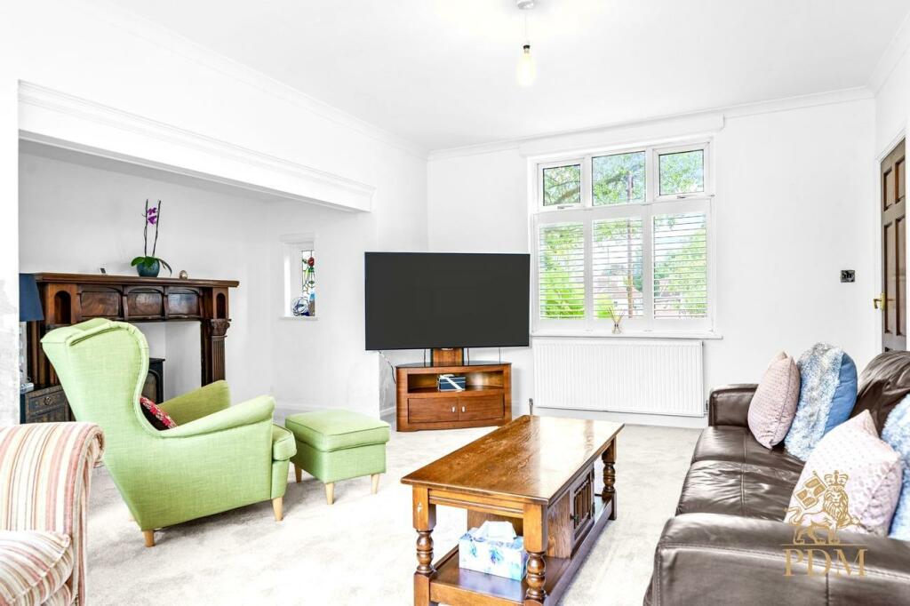 2 Parkside Wollaton NG8 2NN