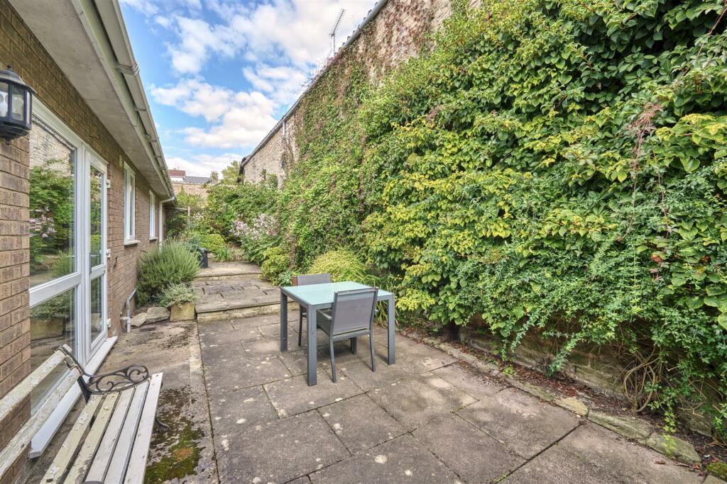 11 Danford Close Oundle-2.jpg