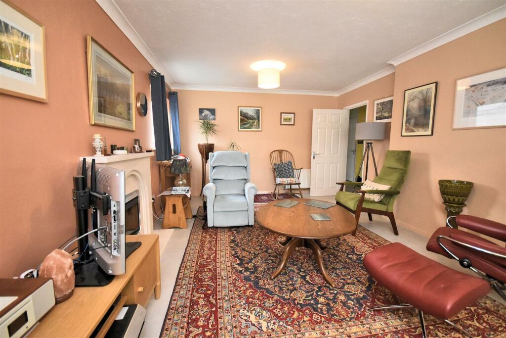 Sitting room 2.jpg