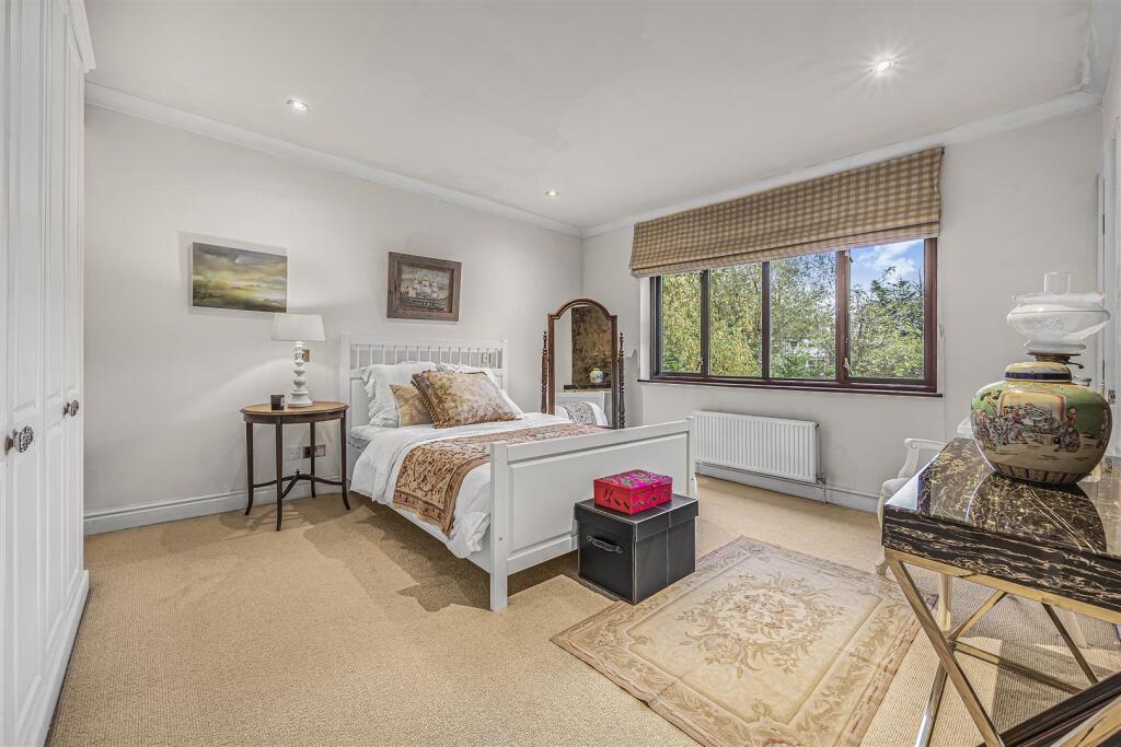 BEDROOM2.jpg