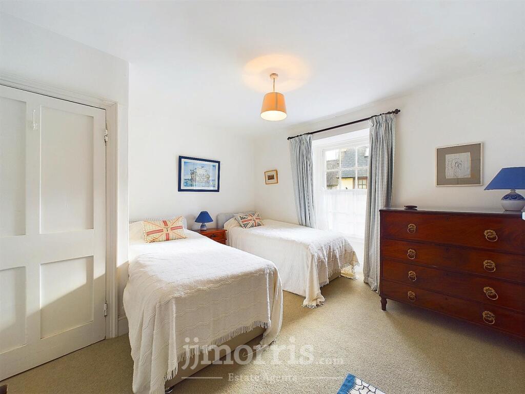 Bedroom 1 (Front)