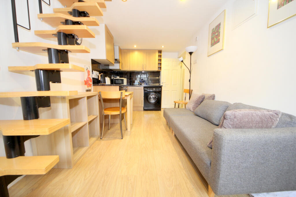 1 bedroom Maisonette for rent