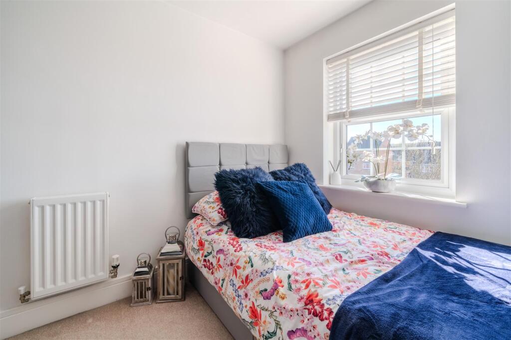 Bedroom 1-2.jpg