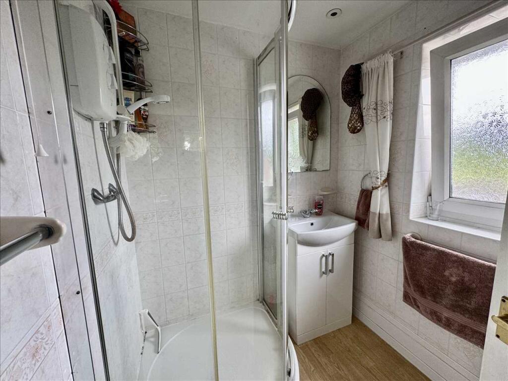 ENSUITE SHOWER ROOM