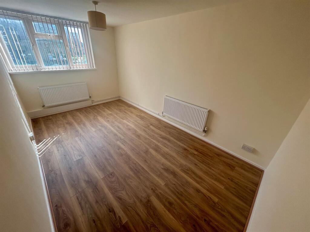 bed 1.jpg