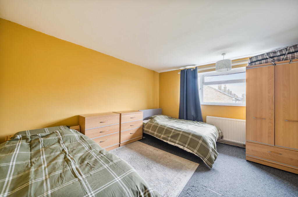 1374219-9-69049ae...