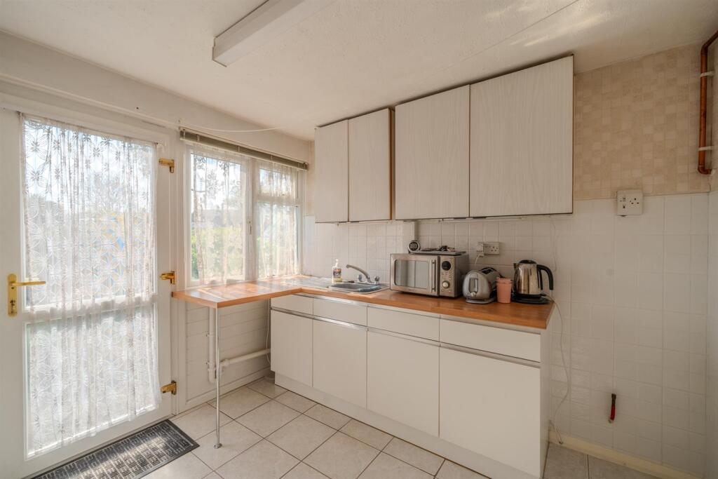 187 Henllys Way-15.jpg