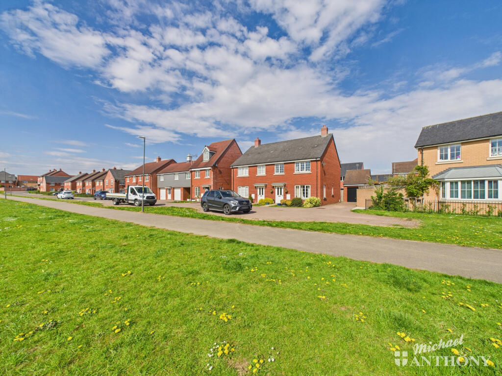 CAM03218G0-PR0614-STILL003