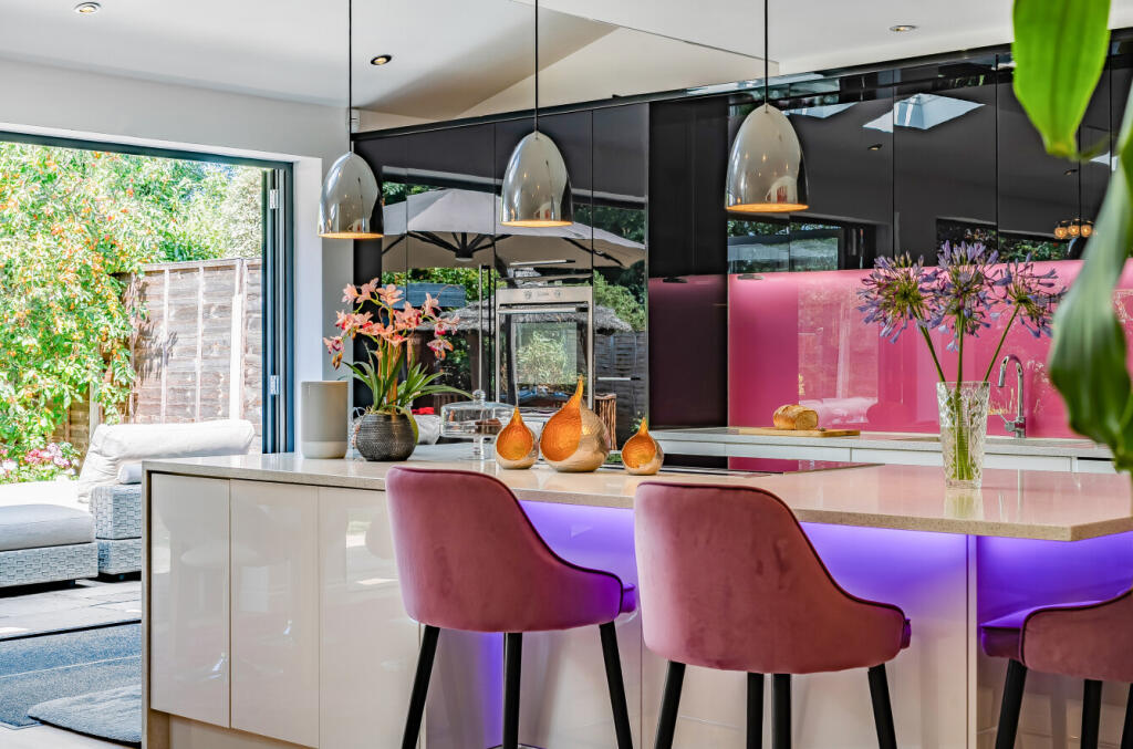 1341163-6-689f32f...