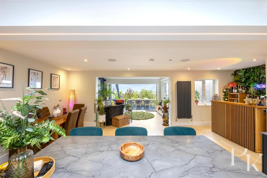 Living Room/Kitchen