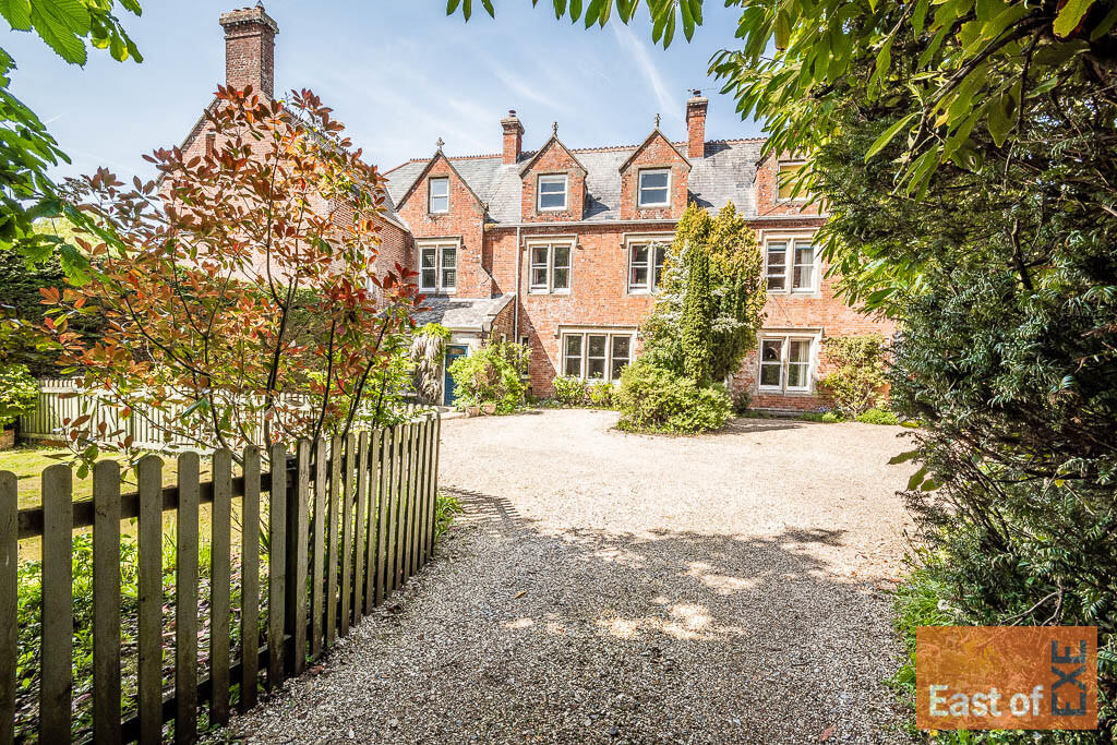 Victoria House - ...