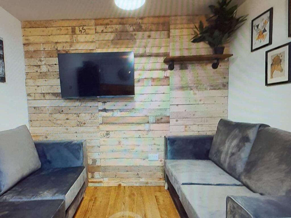 32a Annex Living Area.jpg