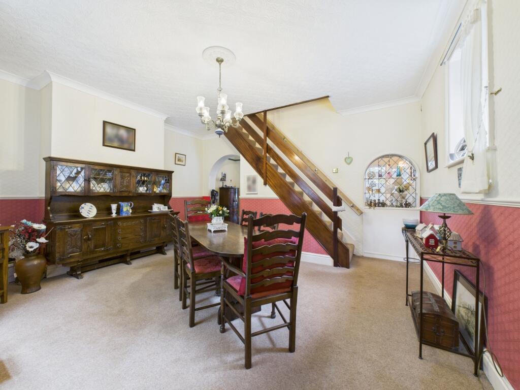 CAM02093G0-PR0056-STILL018