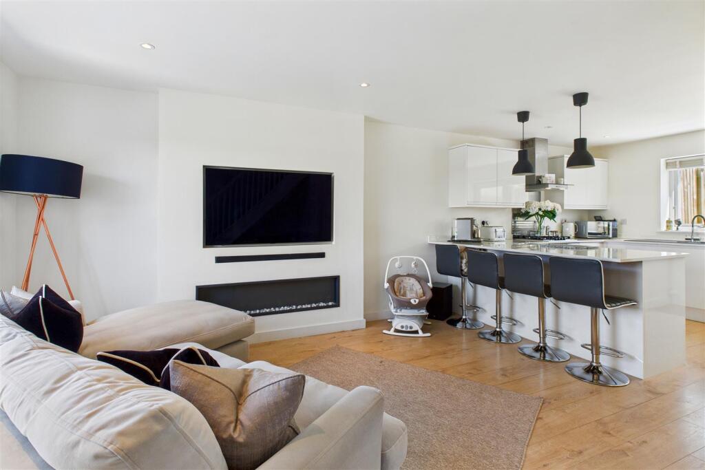 Lounge Kitchen.