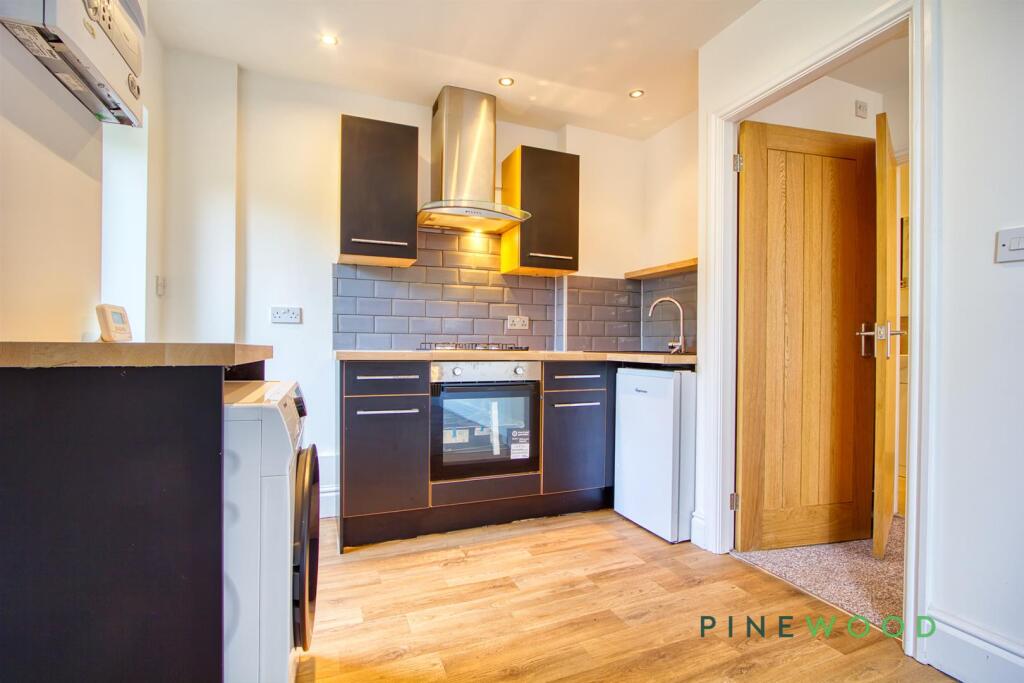 KITCHEN / LOUNGE / DINING ROOM