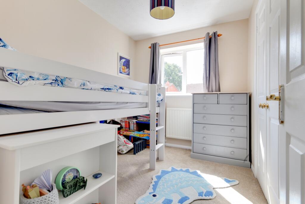 large single room with fitted wardrobes
