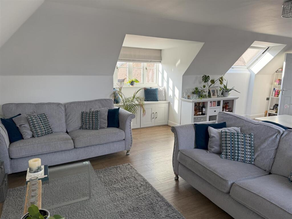 Lounge &amp; Window Seat.jpeg