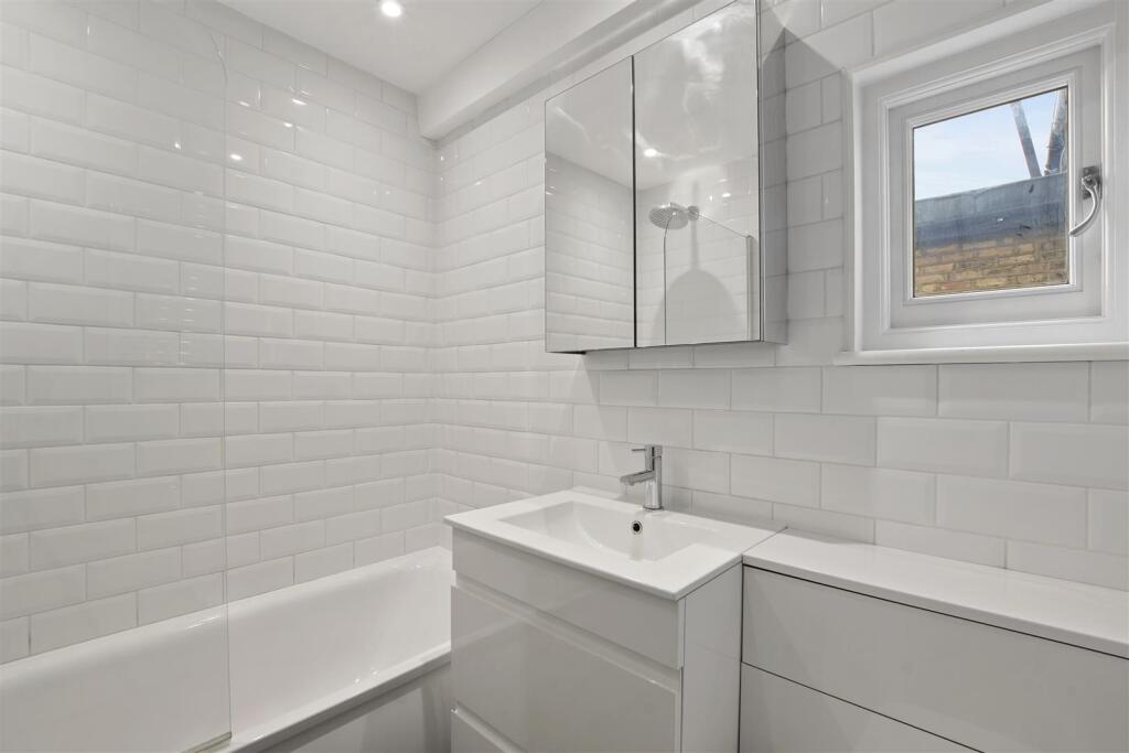 01-c8dfGCWT - TFF - 23 Pember Road - Bathroom -Ori