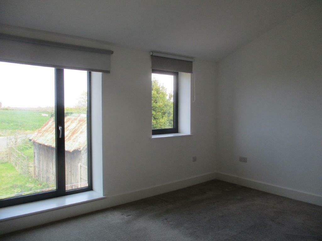 7 Ensuite Bedroom.JPG