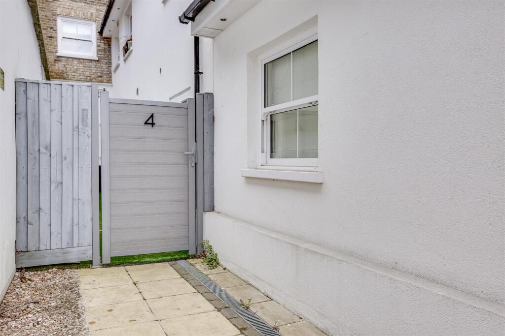 4 Priory Villas, Priory Road, HP13 6GZ-13.jpg